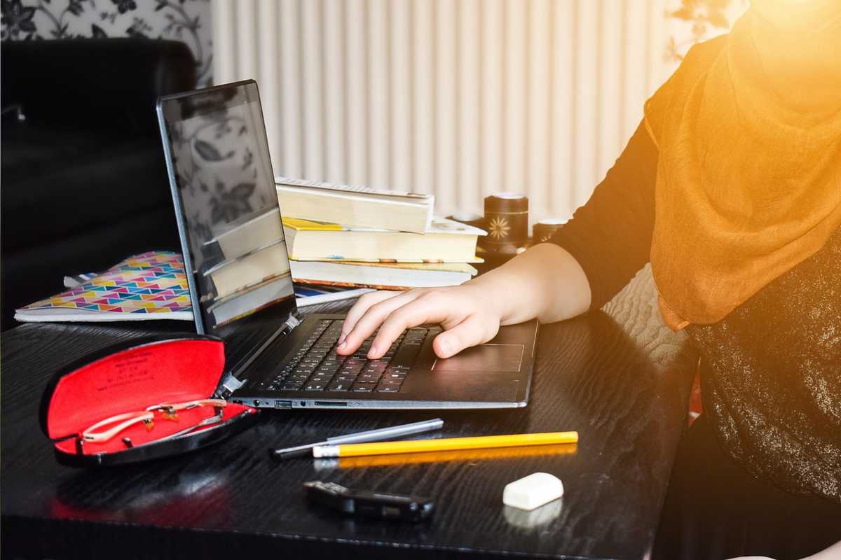 l’impatto del multitasking digitale sulle performance quotidiane